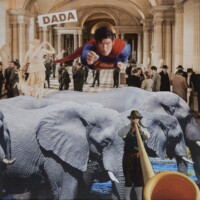 Im übferfüllten Louvre mit Superman